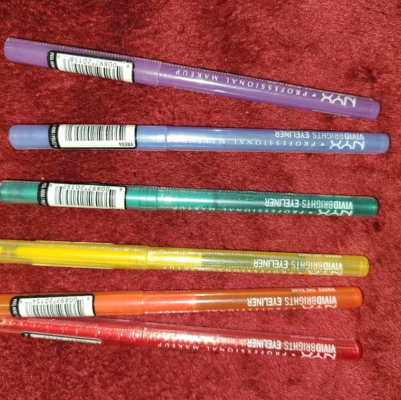 NYX Other - NYX Vivid Eyeliner